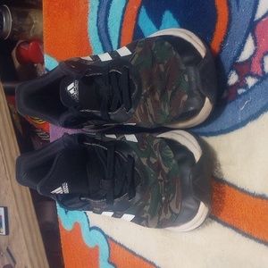 Adidas  kids camo size 3 1/2